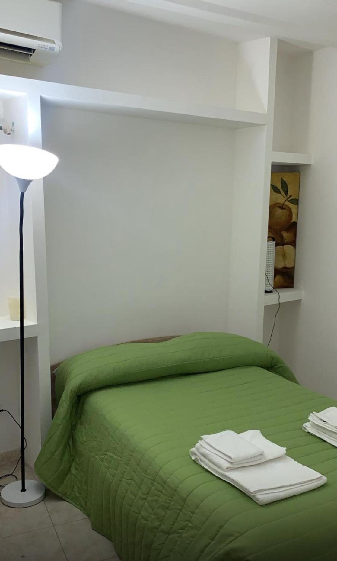 B&B Civitavecchia La Casetta Con Giardino Экстерьер фото